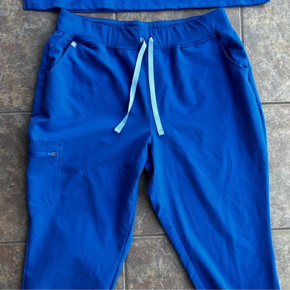 Figs Scrub Set Top Jogger Style Pants Blue Size XXL - Picture 4 of 5